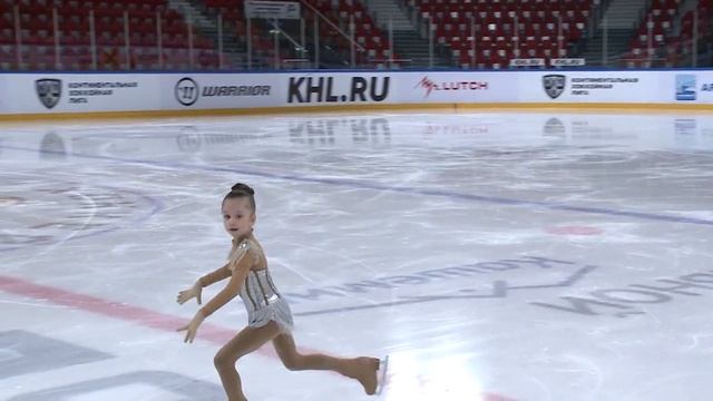 В Череповце проходит первенство города по фигурному катанию «Серебряные узоры» смотреть онлайн
