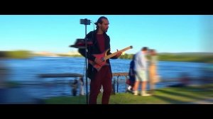 Уличный музыкант на набережной Красноярска (1/06/2021)/Street musician in Krasnoyarsk June 1, 2021