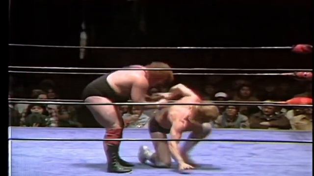 Bob Sweetan vs. Ricky Morton (1982/02/26) смотреть онлайн