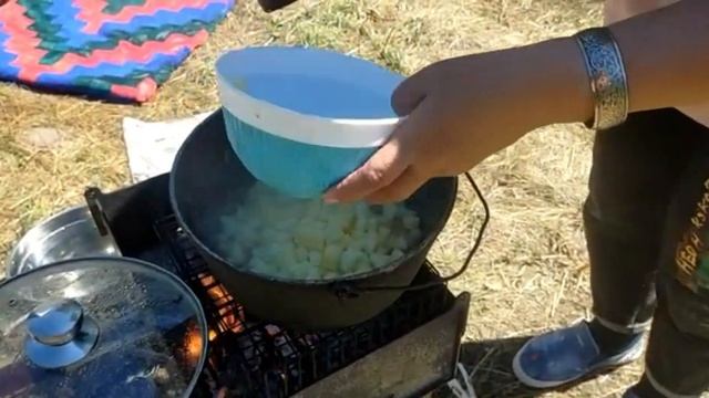 Овощное рагу с кабачком и мясом. Вкуснейший завтрак на костре. Башкирская кухня.