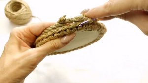 Вязаная корзина из джута и каната. Обвязываем канат крючком.