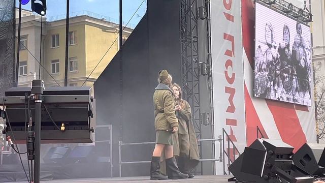 «Своих не бросаем🇷🇺» авторА. Якунин, исполняют Дудова Полина,Мария Крашенинникова #своихнебросаем смотреть онлайн