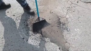 Как заделать ямы своими руками легко и просто! Ямочный ремонт асфальта