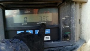 Установка механического термометра на рефрижератор.