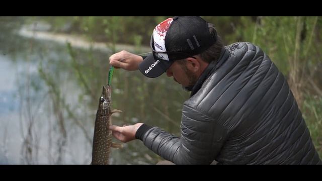 Щука на малой реке смотреть онлайн