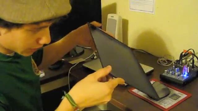 Tech Review: InCase Hardshell for Unibody MacBook Pro 13" смотреть онлайн