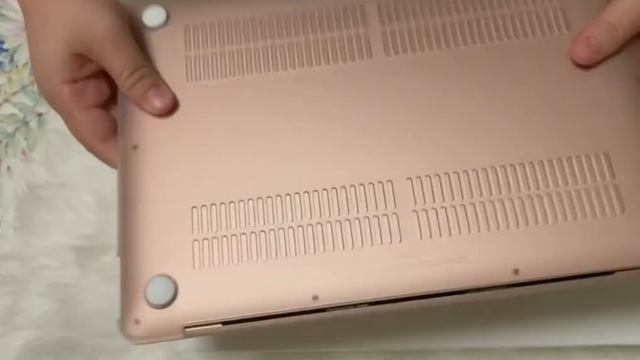 V11: MacBook Air 2020 with M1 chip Accessories + Case installation | Singapore смотреть онлайн