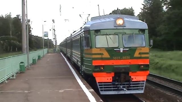 Электропоезд ЭД2Т-0036 платформа Дачное смотреть онлайн