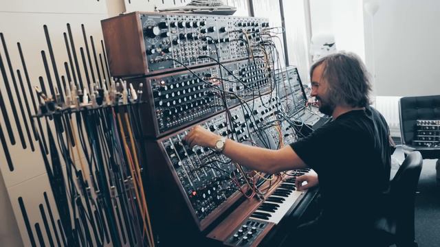 Hannes Bieger – "Pluton" (Awesome Soundwave) смотреть онлайн