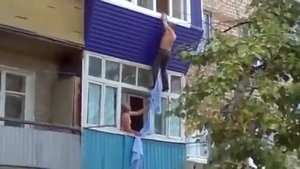 Выпал из балкона