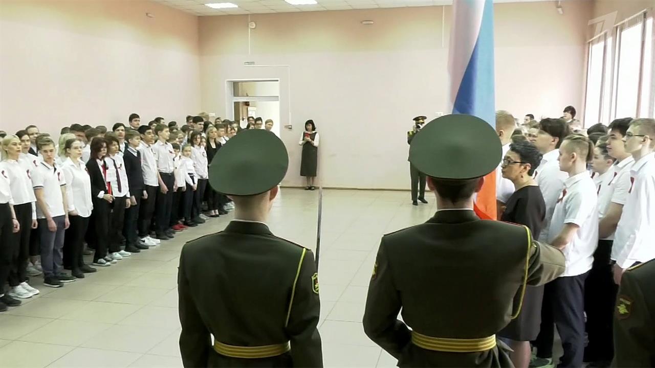 В школах Кемеровской области занятия сегодня открыли торжественные линейки