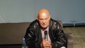 Мастер класс Владимира Познера «Критическое мышление в журналистике Искусство проводить интервью»