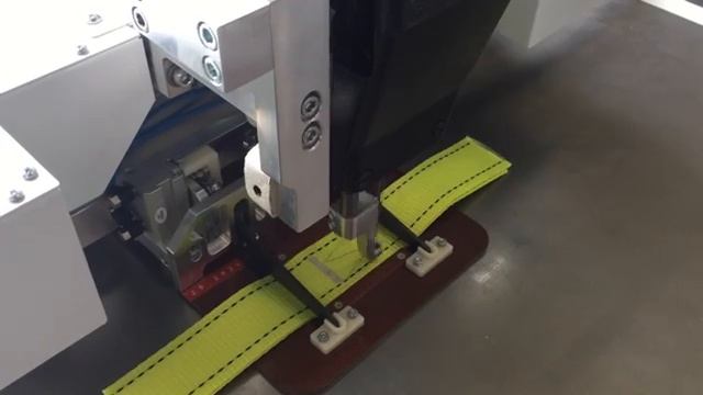 Сшивание стропы на швейном автомате AAS-450 AURORA смотреть онлайн