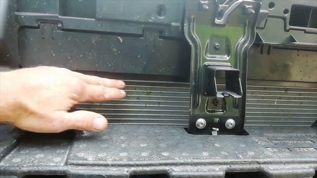 как снять бампер на Volkswagen Polo лифтбек (установка сетки) смотреть онлайн