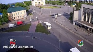 В центре города наряд ДПС преследовал нарушителя на мотоцикле