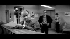 Загипнотизированные писатели, контуженные лошади... --- "Я шагаю по Москве"