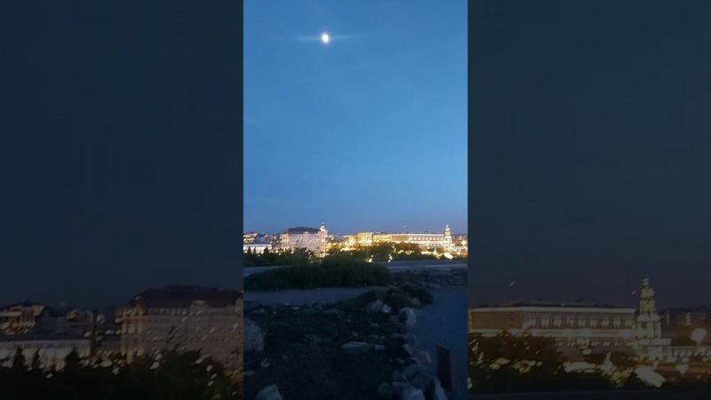 Вид из Зарядья на ночную Москву