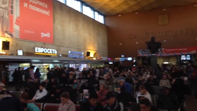 На Московском вокзале в Санкт Петербурге | 09.05.2015 смотреть онлайн