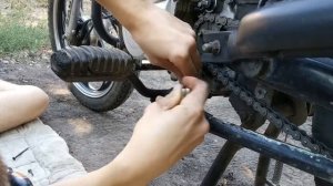 МОЕМ ДВИГЛО и МЕНЯЕМ САЛЬНИК на ВАЛУ ПЕРЕКЛЮЧЕНИЯ ПЕРЕДАЧ!!!