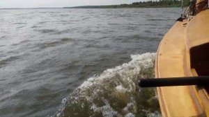 Плавание на самодельной лодке