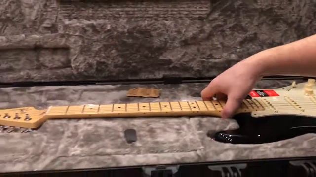 Распаковка Fender American Professional Stratocaster смотреть онлайн