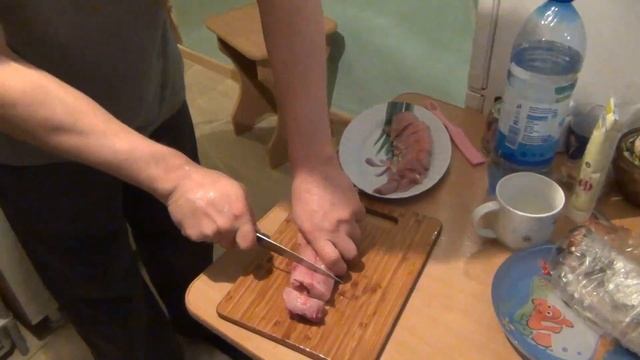Как быстро почистить рыбу и не испачкать кухню чешуей / Рыба на строганину, на праздничный стол