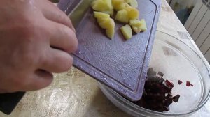 Такой РЫБНЫЙ САЛАТ вы точно полюбите! Салат из хамсы!