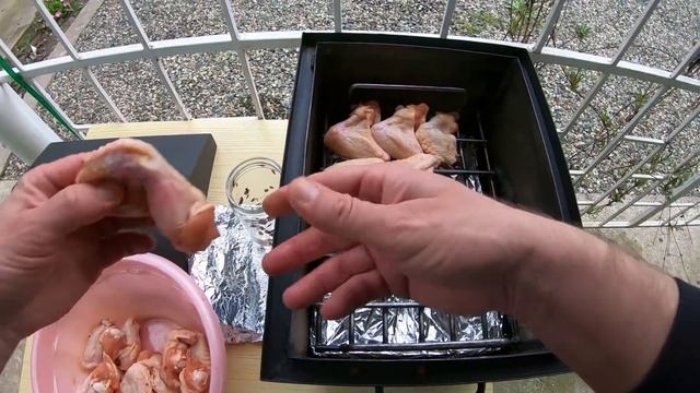 Купили ДОМ в ДЕРЕВНЕ. Часть 2. Копчёные крылышки дома, как приготовить в коптильне горячего копчени