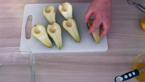 Груша запеченая с сыром дорблю