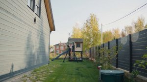 Ландшафтный дизайн участка в стиле минимализм у пруда.