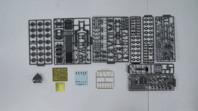 Сборная модель немецкий внедорожный грузовик MAN KAT1M1014 с полуприцепом M870A1. Распаковка смотреть онлайн