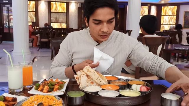 *100% pure satvik food😋 at ISKCON😍 GOVINDA'S ( NO ONION ,NO GARLIC)* смотреть онлайн