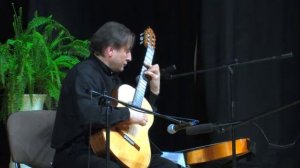 Играет Лауреат международных конкурсов гитарист Михаил Радюкевич