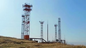 Магнитогорск, поход на гору Магнитную, вышки в центре горы, край горы, карьеры (11.04.2023)