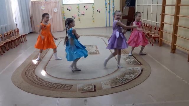 Танцевальный ансамбль МБДОУ ДС №245 г.Челябинск ,номер "Снится сон"