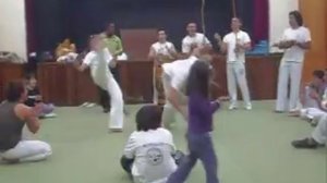 Fabricio e Garopa - Roda Arte de Gingar Só capoeira.wmv