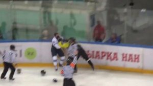 Дамир Рыспаев подрался с хоккеистом "Сарыарки"