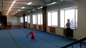 3 юношеский разряд спортивная гимнастика .Вольные упражнения. Анна  5,5 лет.