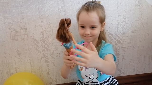Открываем ПЕРВЫЕ подарки на ДЕНЬ РОЖДЕНИЯ. Новые КУКЛЫ BARBIE. смотреть онлайн