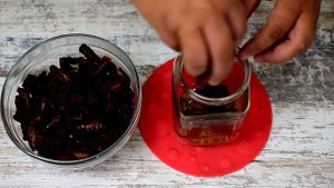 Вяленые черные помидоры.