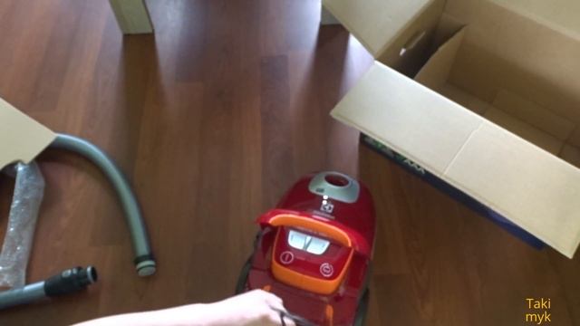 Odkurzacz Electrolux ultrasilencer ZUS3945WR+ смотреть онлайн