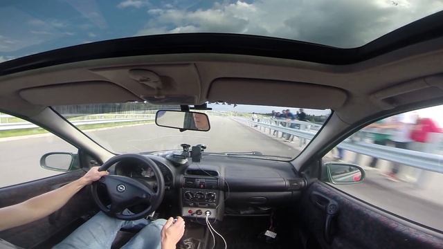 OPEL CORSA vs HONDA CIVIC B20 смотреть онлайн