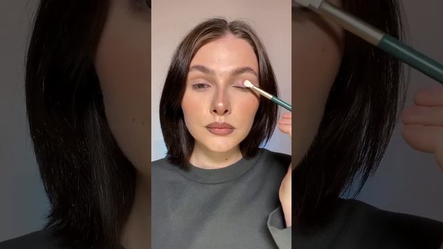 Как сделать тени ярче? #визажистмосква #косметика #урокмакияжа #макияжглаз #макияждлясебя #визажист