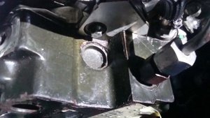 Стук в районе насоса и 4 цилиндра. Om 642.