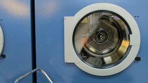 Бережно очистим самые деликатные изысканные ткани, кутюрные изделия и ваши брендовые коллекции.
