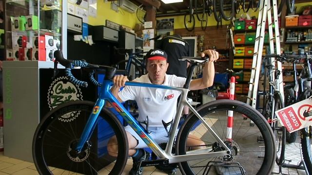 Ursus C50 Disc, ruote full-carbon dal prezzo imbattibile смотреть онлайн