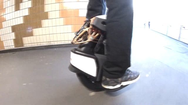 Kingsong S18 vs V11 - Why S18 смотреть онлайн