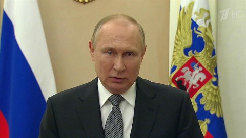 Российских выпускников поздравил Владимир Путин и пожелал каждому найти дело по душе