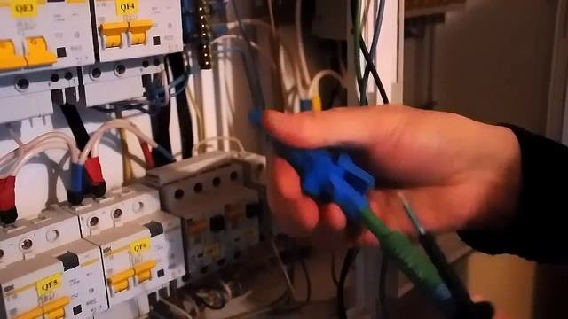 Электроизмерения прибором Metrel 3102H BT в САКК г. Новосибирск