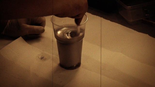 Анонс. Заливаю шишку и губку эпоксидной смолой для накладок на ручки. смотреть онлайн